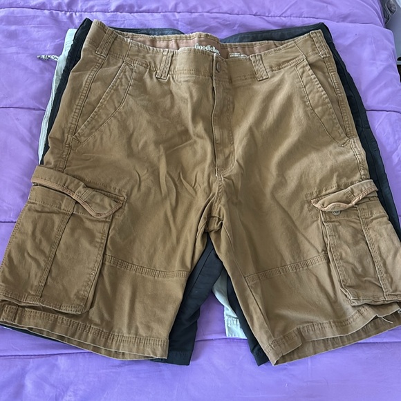 4 pairs of men’s shorts 2 pair @ 40W and 2 pair @ 42W - Picture 3 of 4